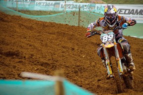 比赛局势复杂引发热议！，Uzi在阿森纳比赛中战术调整上演精彩一战-乐动网址